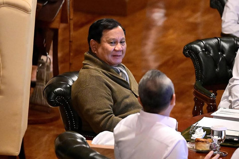 Presiden Prabowo Subianto menggelar rapat terbatas membahas percepatan pembangunan Koperasi Merah Putih di kediaman pribadi Presiden di Hambalang, Kabupaten Bogor, Senin (23/6/2025). Foto: Instagram/ @sekretariat.kabinet