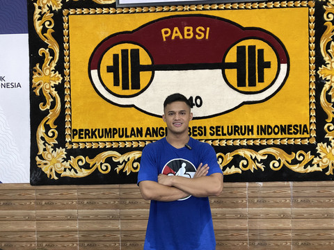 Atlet angkat besi Indonesia, Rizki Juniansyah. Foto: Katondio Bayumitra Wedya/kumparan