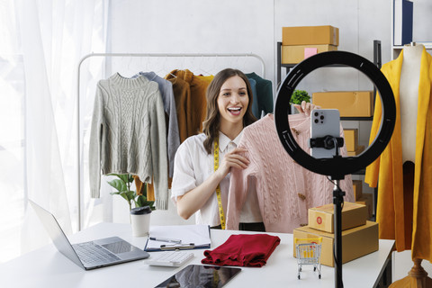 Ilustrasi fashion. Foto: KorArkaR/Shutterstock