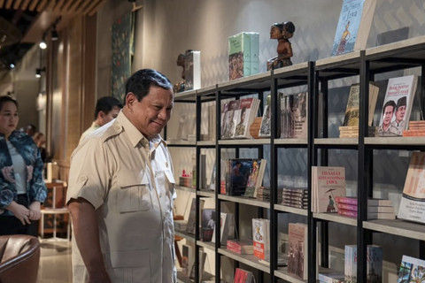 Presiden Republik Indonesia Prabowo Subianto saat bekunjung ke Sarinah. Foto: Instagram/ @prabowo
