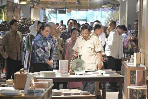 Presiden Republik Indonesia Prabowo Subianto saat bekunjung ke Sarinah. Foto: Instagram/ @prabowo
