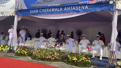 Suasana saat penyambutan Komandan HMS Richmond, Richard Kemp dan awak kapal di Pelabuhan Tanjung Priok, Jakarta Utara, Rabu (25/6/2025). Foto: Nasywa Athifah/kumparan