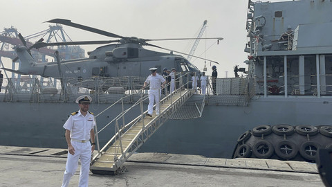Suasana saat penyambutan Komandan HMS Richmond, Richard Kemp dan awak kapal di Pelabuhan Tanjung Priok, Jakarta Utara, Rabu (25/6/2025). Foto: Nasywa Athifah/kumparan