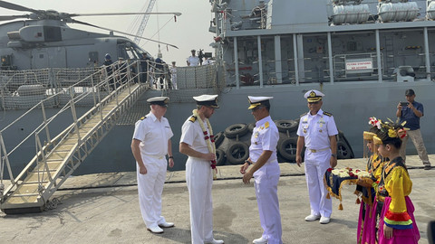 Suasana saat penyambutan Komandan HMS Richmond, Richard Kemp dan awak kapal di Pelabuhan Tanjung Priok, Jakarta Utara, Rabu (25/6/2025). Foto: Nasywa Athifah/kumparan