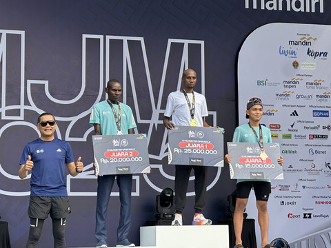 Mandiri Jogja Marathon 2025 sukses digelar di kawasan Candi Prambanan, Minggu (22/6). Foto: kumparan