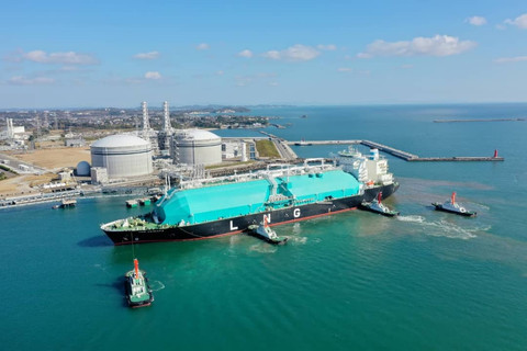 Ilustrasi kapal LNG milik Petronas di Petronas LNG Complex, Bintulu, Sarawak, Malaysia. Foto: Dok. Petronas 