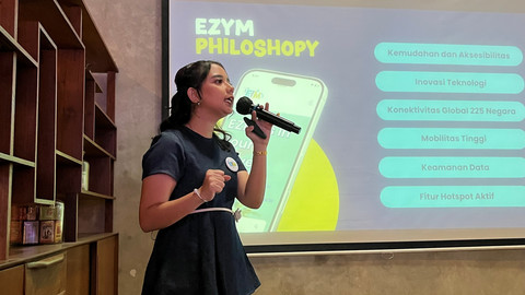 Chief Marketing Officer (CMO) EZYM, Christy dalam acara media gathering "Connected Without Borders, Experience the Global Ezness" yang digelar di Jakarta pada Rabu (25/6/2025). Foto: Gitario Vista Inasis/kumparan