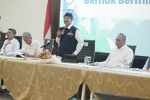 Mensos Saifullah Yusuf (Gus Ipul) bertemu dengan orangtua siswa Sekolah Rakyat di Jakarta Selatan, Rabu (25/6/2025). Foto: Kemensos RI