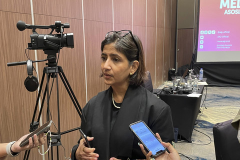 Kepala Departemen Legal AAJI yang juga menjabat Direktur Legal & Compliance Allianz Life Indonesia, Hasinah Yusuf saat Media Gathering AAJI di Sentul, Bogor, Selasa (25/6/2025).  Foto: Najma Ramadhanya/kumparan
