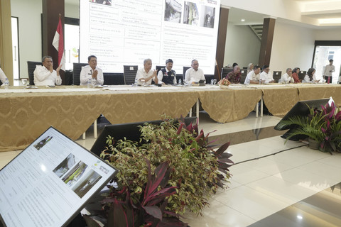 Mensos Saifullah Yusuf (Gus Ipul) menggelar dialog terbuka bersama ratusan orang tua siswa Sekolah Rakyat di Pusdiklatbangprof Margaguna, Jakarta Selatan, Rabu (25/6/2025). Foto: Dok. Kemensos
