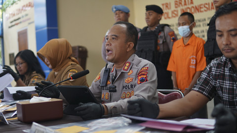 Kapolres Sragen AKBP Petrus Parningotan Silalahi dalam jumpa pers di Mapolres Sragen pada Selasa (24/6/2025). Foto: Dok. Polres Sragen