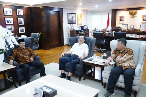 Mensos Saifullah Yusuf (Gus Ipul) memenuhi undangan Ketua Dewan Ekonomi Nasional (DEN), Luhut Binsar Pandjaitan, di Kantor DEN, Kamis (26/6/2025) siang. Foto: Dok Kemensos