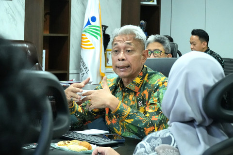 Wamensos Agus Jabo menerima audiensi Ketua Yayasan Amanah Bangun Negeri Zuraida Hamdie dan Ketum Forum CSR Indonesia Mahir Bayasut di kantor Kemensos, Kamis (26/6/2025). Foto: Kemensos RI