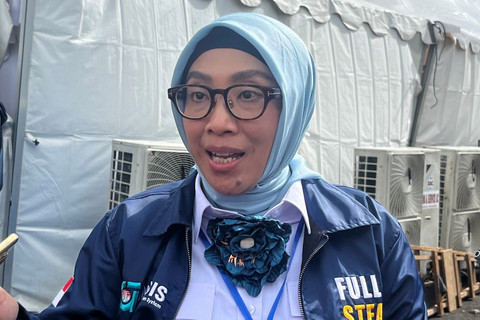 Direktur Jenderal Energi Baru Terbarukan dan Konservasi Energi (EBTKE) Kementerian ESDM, Eniya Listiani Dewi usai acara peresmian proyek pembangkit EBT di 15 provinsi, di Bondowoso, Jawa Timur, Kamis (26/6/2025). Foto: Widya Islamiati/kumparan