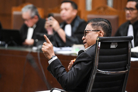 Terdakwa kasus dugaan perintangan penyidikan kasus korupsi Harun Masiku, Hasto Kristiyanto menjalani sidang lanjutan di Pengadilan Tipikor, Jakarta, Kamis (26/6/2025). Foto: Muhammad Adimaja/ANTARA FOTO