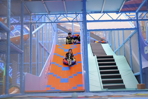 Arena bermain trampolin indoor terbesar hadir di Jakarta Utara. Foto: Dok. Istimewa