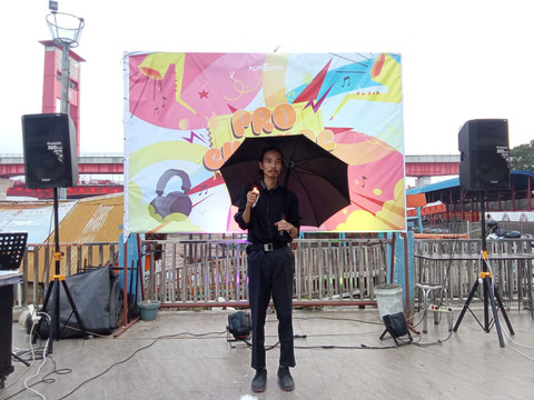 Performance Art dari Pardesela saat membuka event Pro Culture/Anyelir.