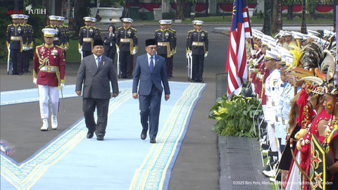 Upacara Penyambutan Kunjungan Resmi PM Malaysia Anwar Ibrahim yang di dampingi Presiden RI Prabowo Subianto di Istana Merdeka, Jumat (27/6/2025). Foto: YouTube/Sekretariat Presiden