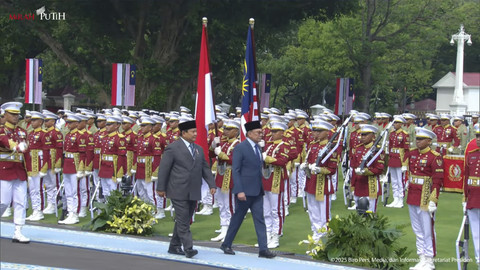 Upacara Penyambutan Kunjungan Resmi PM Malaysia Anwar Ibrahim yang di dampingi Presiden RI Prabowo Subianto di Istana Merdeka, Jumat (27/6/2025). Foto: YouTube/Sekretariat Presiden