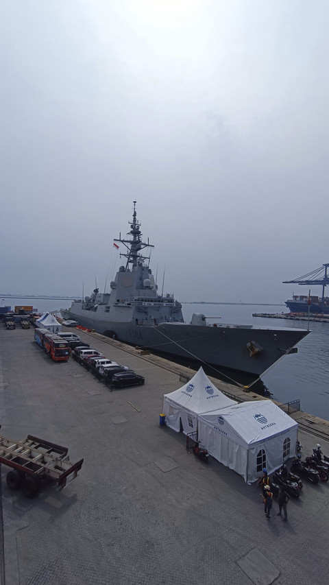 Kapal Fregat canggih Méndez Núñez (F-104) milik Angkatan Laut Spanyol yang bersandar di Pelabuhan Tanjung Priok, Jakarta, Jumat (27/6/2025). Foto: Thomas Bosco/kumparan