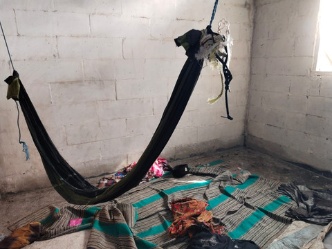 Suasana rumah Iyah dan Dating, orang tua yang diduga memaksa 6 anaknya mengemis di jalanan Karawang, Jawa Barat. Foto: Dok kumparan