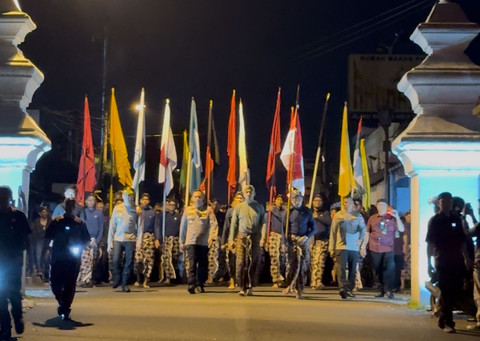 Mubeng beteng malam 1 Suro di Yogyakarta, Jumat (27/6). Foto: Pandangan Jogja/Yusufhayy