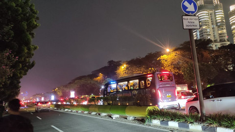 Macet di sekitar area Pekan Raya Jakarta (PRJ), Kemayoran, Jakarta Pusat, Jumat malam (27/6/2025). Foto: kumparan/Ahmad Romadoni