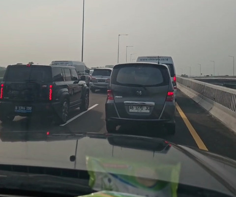 Macet di Tol MBZ arah Bandung, Jumat pagi (27/6/2025). Dok: kumparan/Tama