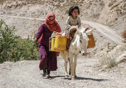 Meskipun di tenghan krisis kesetaraan gender, perempuan Afghanistan berjuang untuk meraih kehidupan yang layak. AFP/Mohammad Faisal Naweed