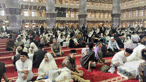 Suasana nikah massal yang diselenggarakan oleh Kementerian Agama di Masjid Istiqlal, Jakarta Pusat, Sabtu (28/6/2025). Foto: Nasywa Athifah/kumparan