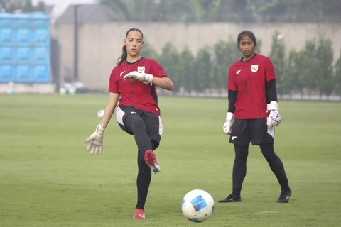 Timnas Putri Indonesia meggelar latihan di Dewa United Arena, Kabupaten Tangerang, Sabtu (28/6/2025). Foto: Dicky Adam Sidiq/kumparan