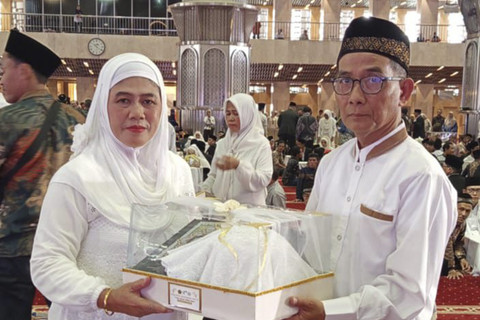Supriyadi (64) dan Susiati (54), pasangan suami istri yang menjadi peserta tertua di acara nikah massal di Masjid Istiqlal, Jakarta Pusat, Sabtu (28/6/2025). Foto: Dok. Istimewa