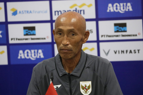 Pelatih Timnas Indonesia Satoru Mochizuki memberikan keterangan pers jelang pertandingan Grup D Kualifikasi Piala Asia Wanita 2025 di Indomilk Arena, Tangerang, Sabtu (28/6/2025). Foto: Dicky Adam Sidiq/kumparan