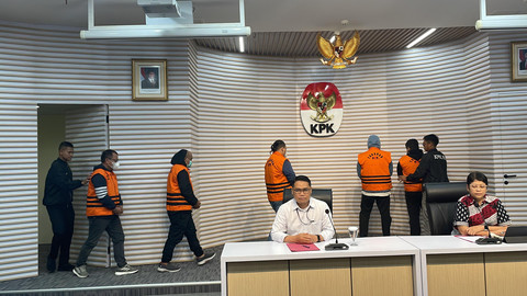 Konferensi pers penetapan lima orang tersangka kasus korupsi pengadaan proyek jalan di Dinas PUPR Sumut dan Satker PJN Wilayah 1 Sumut, di Gedung Merah Putih KPK, Jakarta, Sabtu (28/6/2025). Foto: Fadhil Pramudya/kumparan