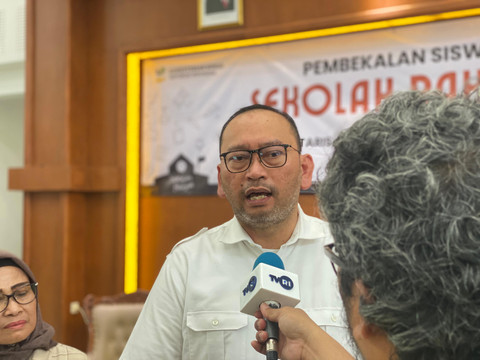 Sekretaris Jenderal Kemensos RI, Robben Rico saat meninjau Sekolah Rakyat di Sonosewu, Bantul, pada Sabtu (28/6). Foto: Resti Damayanti