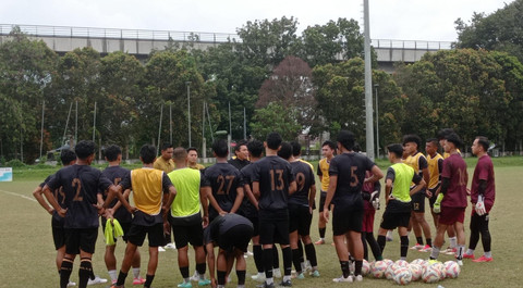 Pemain Sriwijaya FC saat melakukan latihan perdana di Venue Panahan, Kompleks Jakabaring Sport City (JSC), Sabtu (28/6/2025). Foto : Abdullah Toriq/Urban Id