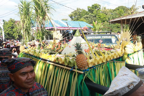 Tradisi Takir Sewu di Kampung Kedawung, Dusun Sukodadi, Desa Sraten, Kecamatan Cluring, Banyuwangi, Jawa Timur, Jumat (27/6/2025). Foto: Dok kumparan
