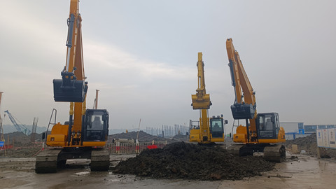 Groundbreaking proyek Ekosistem Industri Baterai Kendaraan Listrik Terintegrasi Antam-IBC-CBL di Kawasan Artha Industrial Hills (AIH) Karawang, Minggu (29/6/2025). Foto: Fariza Rizky Ananda/kumparan