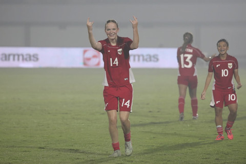 Pemain Timnas wanita Indonesia Isa Guusje Warps berselebrasi usai mencetak gol ke gawang Timnas wanita Kirgizstan dalam pertandingan grup D Kualifikasi Piala Asia Wanita 2026 di Indomilk Arena, Tangerang, Banten, Minggu (29/6/2025). Foto: Dicky Adam Sidiq/kumparan