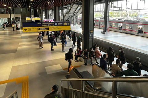 Suasana Stasiun Tanah Abang, Jakarta, Senin (30/6/2025). Foto: Rayyan Farhansyah/kumparan