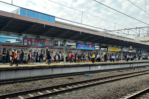 Suasana Stasiun Tanah Abang, Jakarta, Senin (30/6/2025). Foto: Rayyan Farhansyah/kumparan