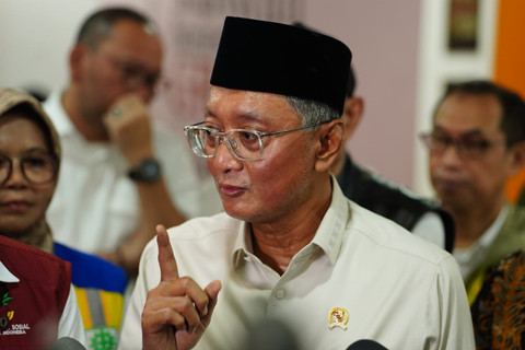 Menteri PU Dody Hanggodo dalam acara Silaturahmi Bersama Para Orang Tua dan Calon Siswa Sekolah Rakyat Tahap I di Sentra Handayani, Jakarta Timur, Minggu (29/6/2025).
Foto: Dok. Kementerian PU