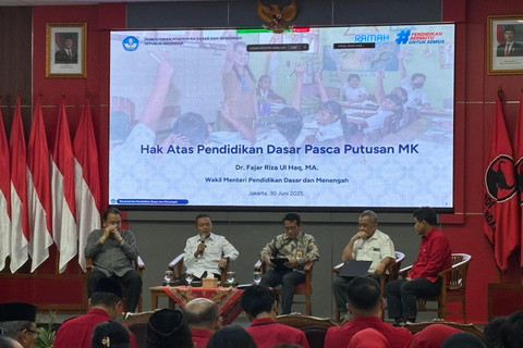 Suasana Seminar Diskusi Putusan MK soal Sekolah SD-SMP gratis di Sekolah DPP PDIP, Lenteng Agung, Jakarta Selatan pada Senin (30/6/2025). Foto: Abid Raihan/kumparan