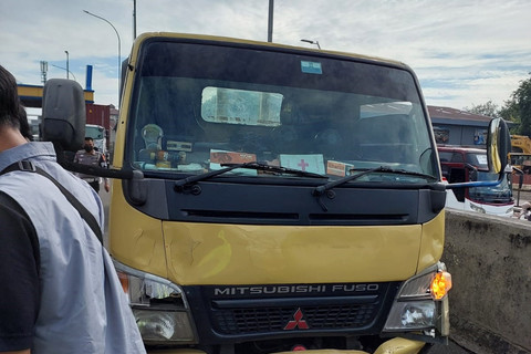PPenanganan kecelakaan di Tol Kebon Bawang, Jakarta Utara, Senin (30/6/2025). Foto: Dok. Istimewa