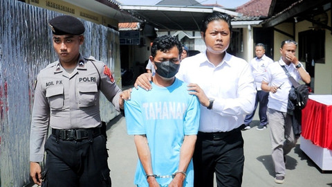 Cap : C (45) warga Desa Pedagung, Kacamatan Bantarbolang, Kabupaten Pemalang, Jawa Tengah pelaku pemerkosaan terhadap ibu dan anak, tetangganya sendiri.   Foto: Polres Pemalang