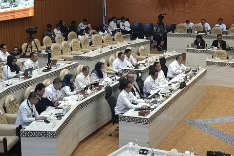 Rapat Kerja Komisi V dengan Kementerian Perhubungan di Kompleks Parlemen, Jakarta, Senin (30/6/2025). Foto: Muhammad Fhandra Hardiyon/kumparan