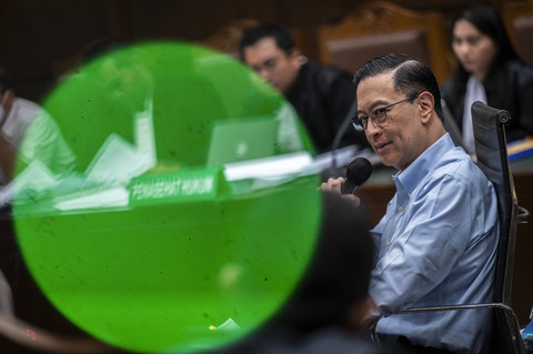 Terdakwa kasus dugaan korupsi impor gula Thomas Trikasih Lembong atau Tom Lembong menjawab pertanyaan Jaksa Penuntut Umum (JPU) saat sidang lanjutan di Pengadilan Tipikor, Jakarta, Senin (30/6/2025). Foto: Bayu Pratama S/ANTARA FOTO