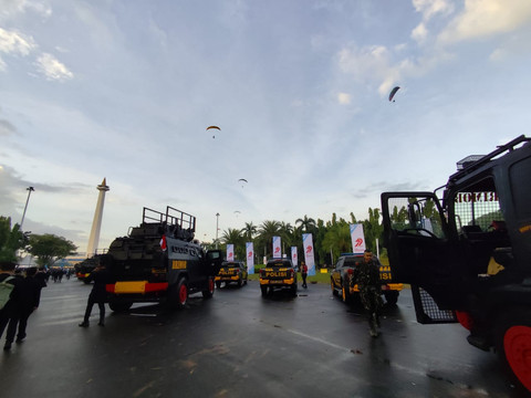 Suasana jelang peringatan HUT Bhayangkara ke-79 di Monas, Jakarta pada Selasa (1/7/2025). Foto: Luthfi Humam/kumparan
