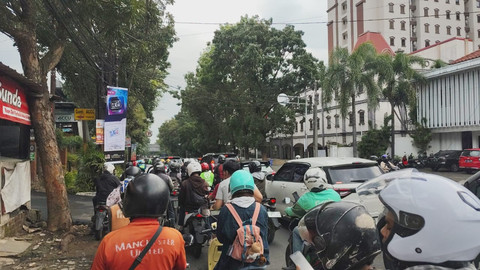 Suasana kemacetan di beberapa ruas jalan di Bandung, Selasa (1/7/2025). Foto: Alya Zahra/kumparan