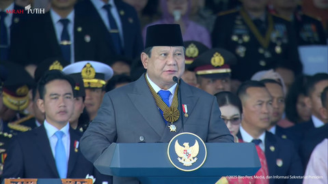 Presiden Prabowo Subianto menghadiri upacara HUT Bhayangkara ke-79 di Monas, Jakarta, Selasa (1/7/2025). Foto: Youtube/Sekretariat Presiden